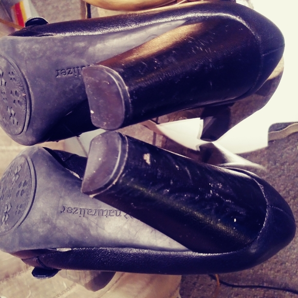 Naturalized Size 4M Black Pumps - Picture 8 of 10